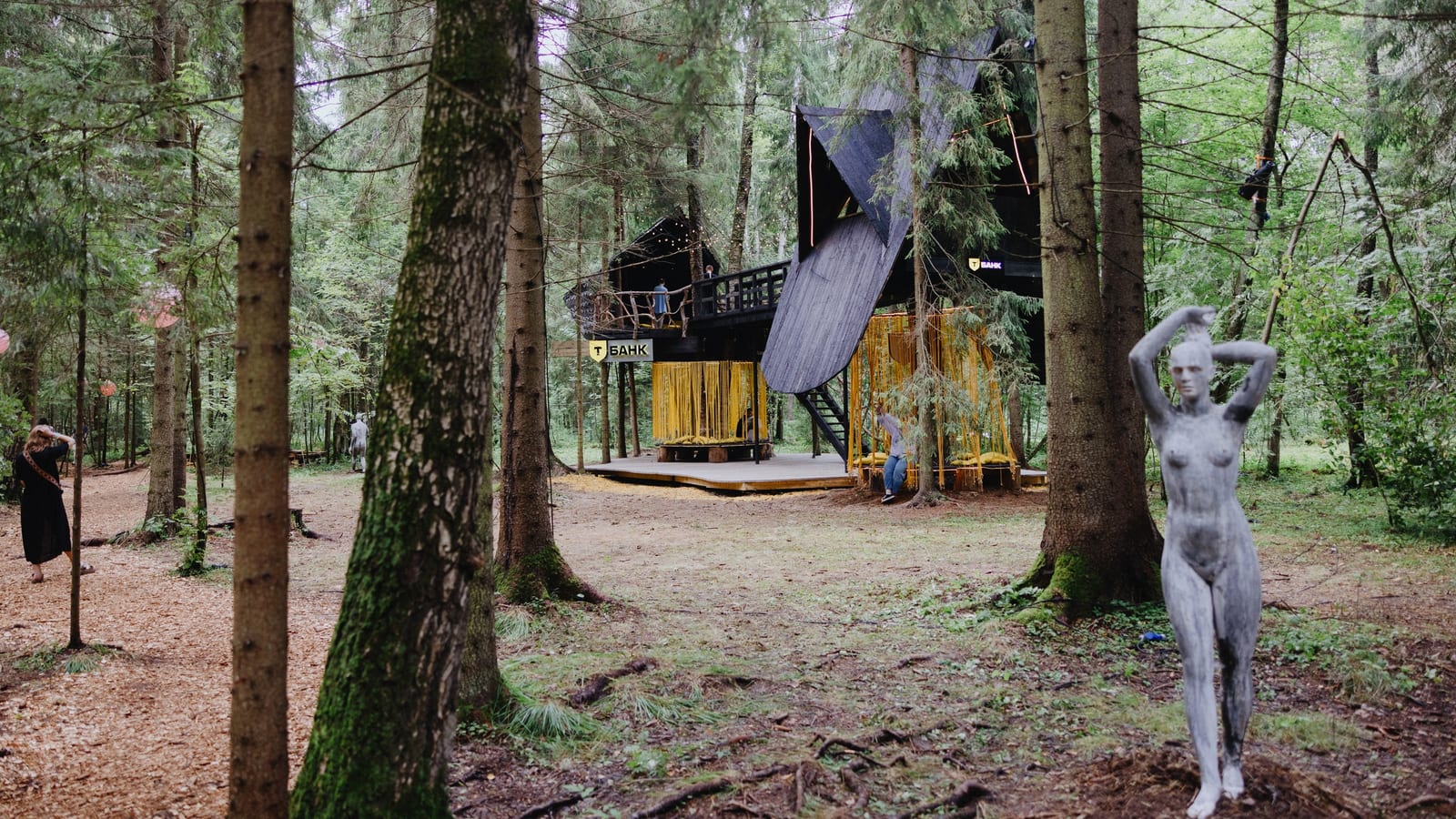 БРЕНД-ЗОНА Т-БАНКА НА ТАНЦПОЛЕ WOODZ, OUTLINE — 3